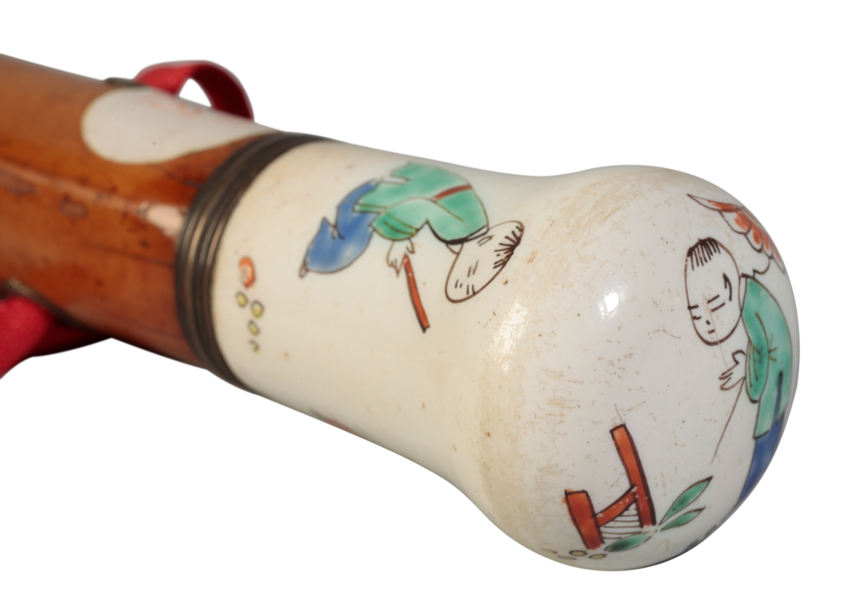 A CHANTILLY KAKIEMON CANE HANDLE