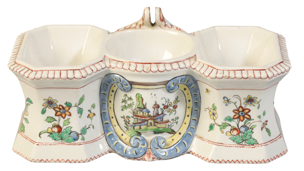 A CHANTILLY SPICE OR SALT BOX circa