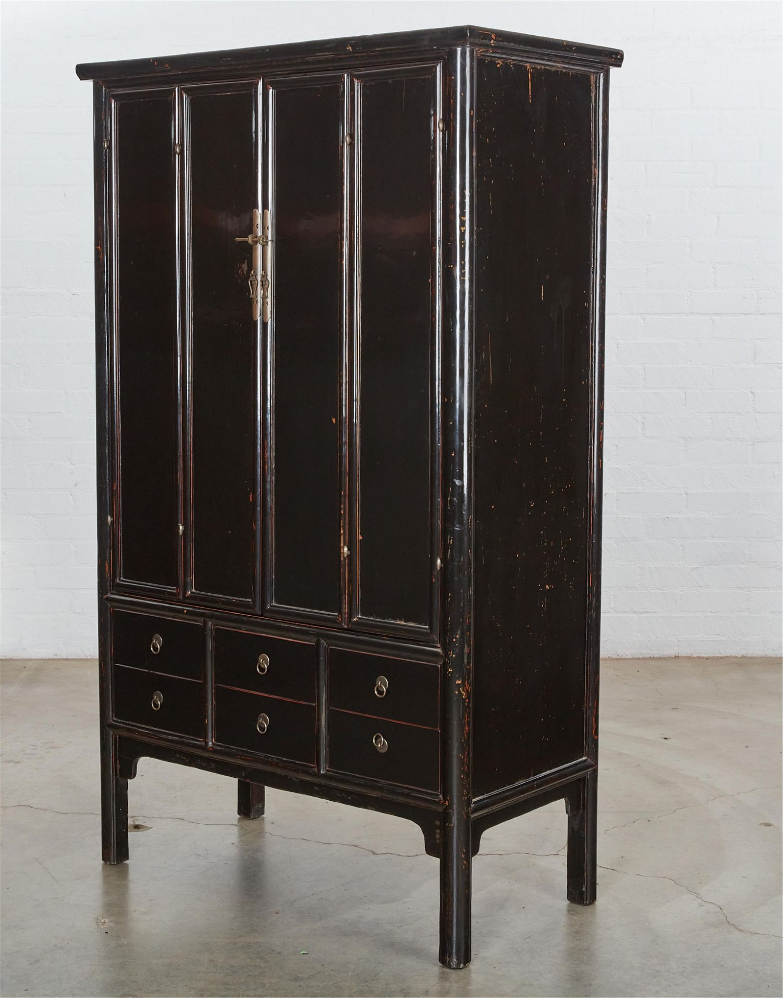 A CHINESE BLACK LACQUERED CUPBOARDA