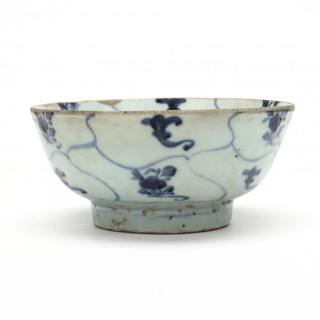 A CHINESE BLUE AND WHITE BOWL