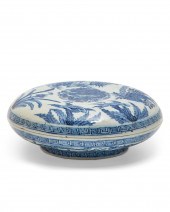 A CHINESE BLUE AND WHITE PORCE
