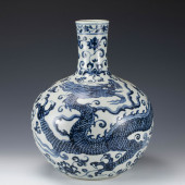 A CHINESE BLUE AND WHITE DRAGO