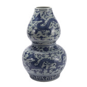 A CHINESE BLUE AND WHITE PORCE