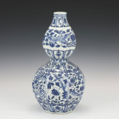 A CHINESE BLUE AND WHITE PORCE