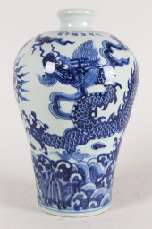 A CHINESE BLUE AND WHITE DRAGO