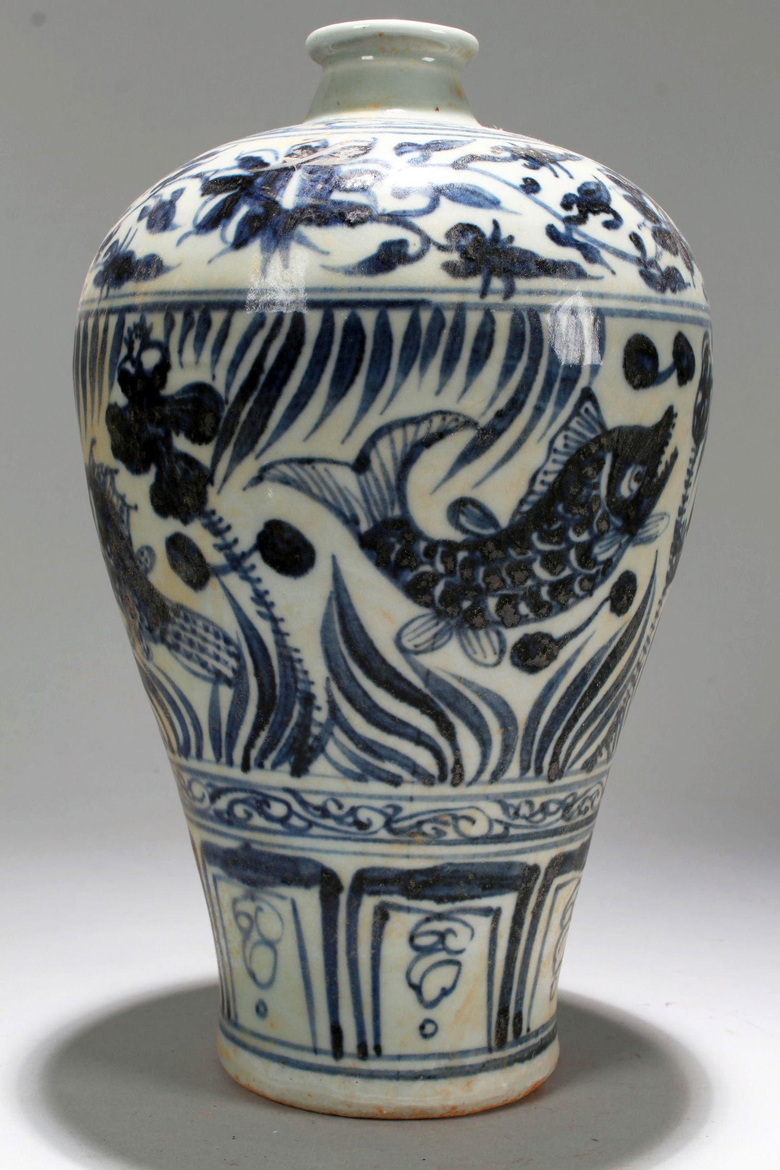 A CHINESE BLUE AND WHITE AQUA-THEME