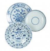 A CHINESE BLUE AND WHITE CHARG