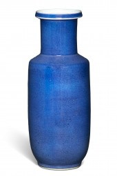 A CHINESE BLUE PORCELAIN ROULE