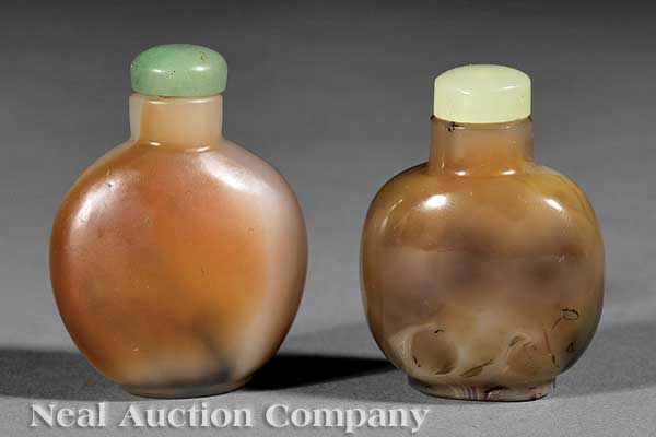 A Chinese Carved Agate Snuff Bottle