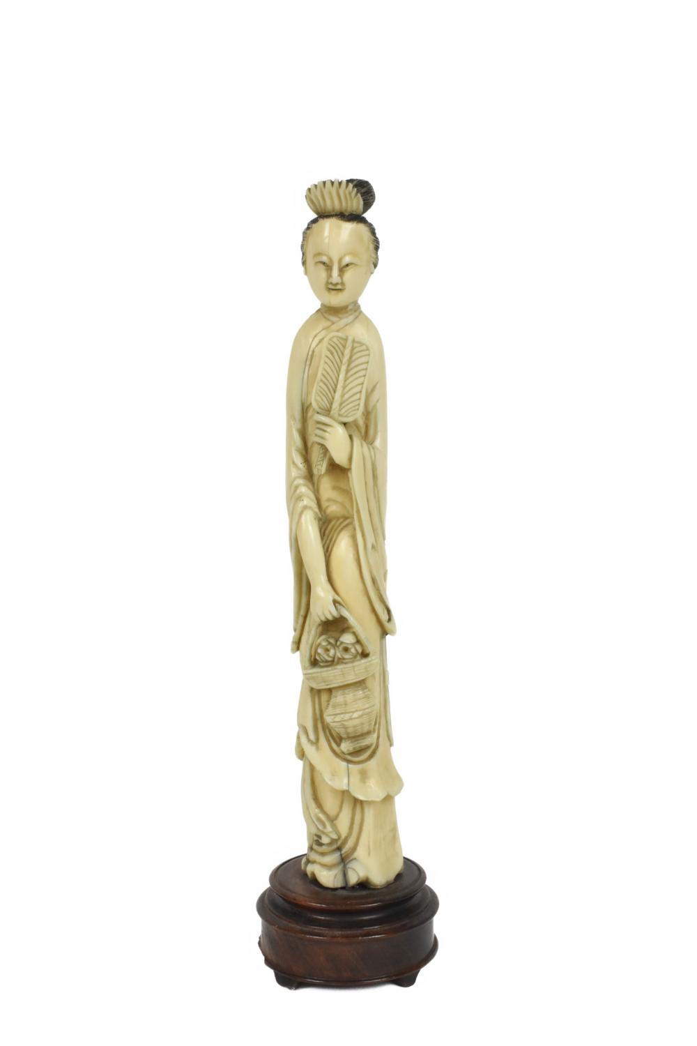 A CHINESE CARVED FIGURE OF A LADY