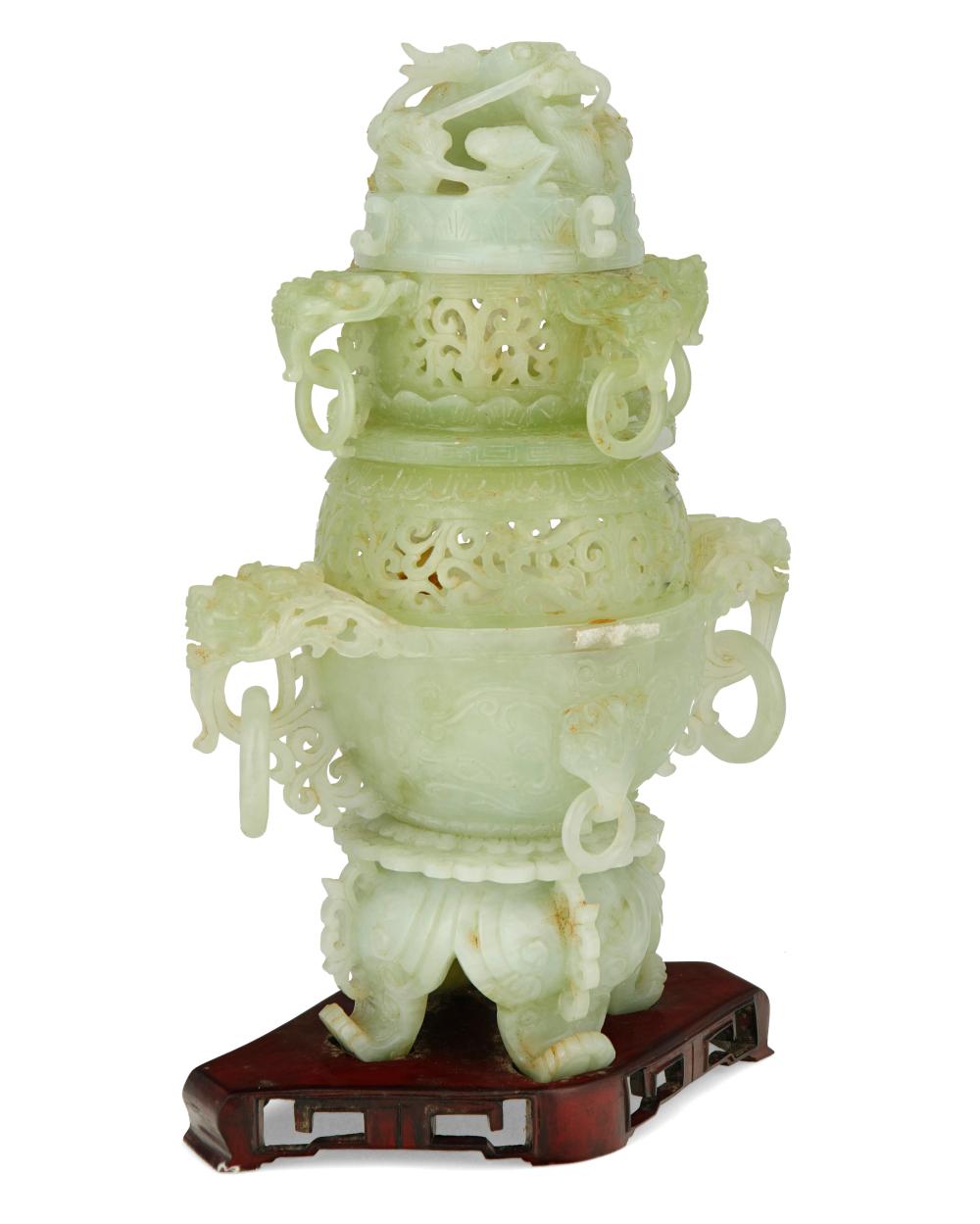 A CHINESE CARVED HARDSTONE