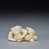 A CHINESE CARVED JADE DECORATI