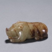 A CHINESE CARVED JADE DECORATI