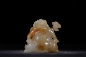 A CHINESE CARVED JADE DECORATI