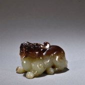 A CHINESE CARVED JADE DECORATI