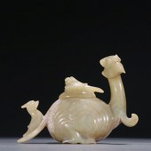 A CHINESE CARVED JADE DECORATI
