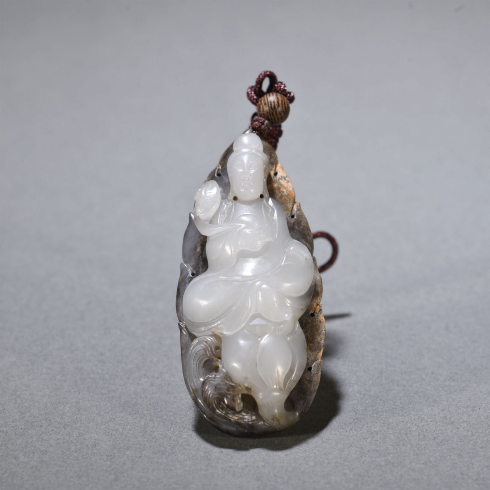 A CHINESE CARVED JADE