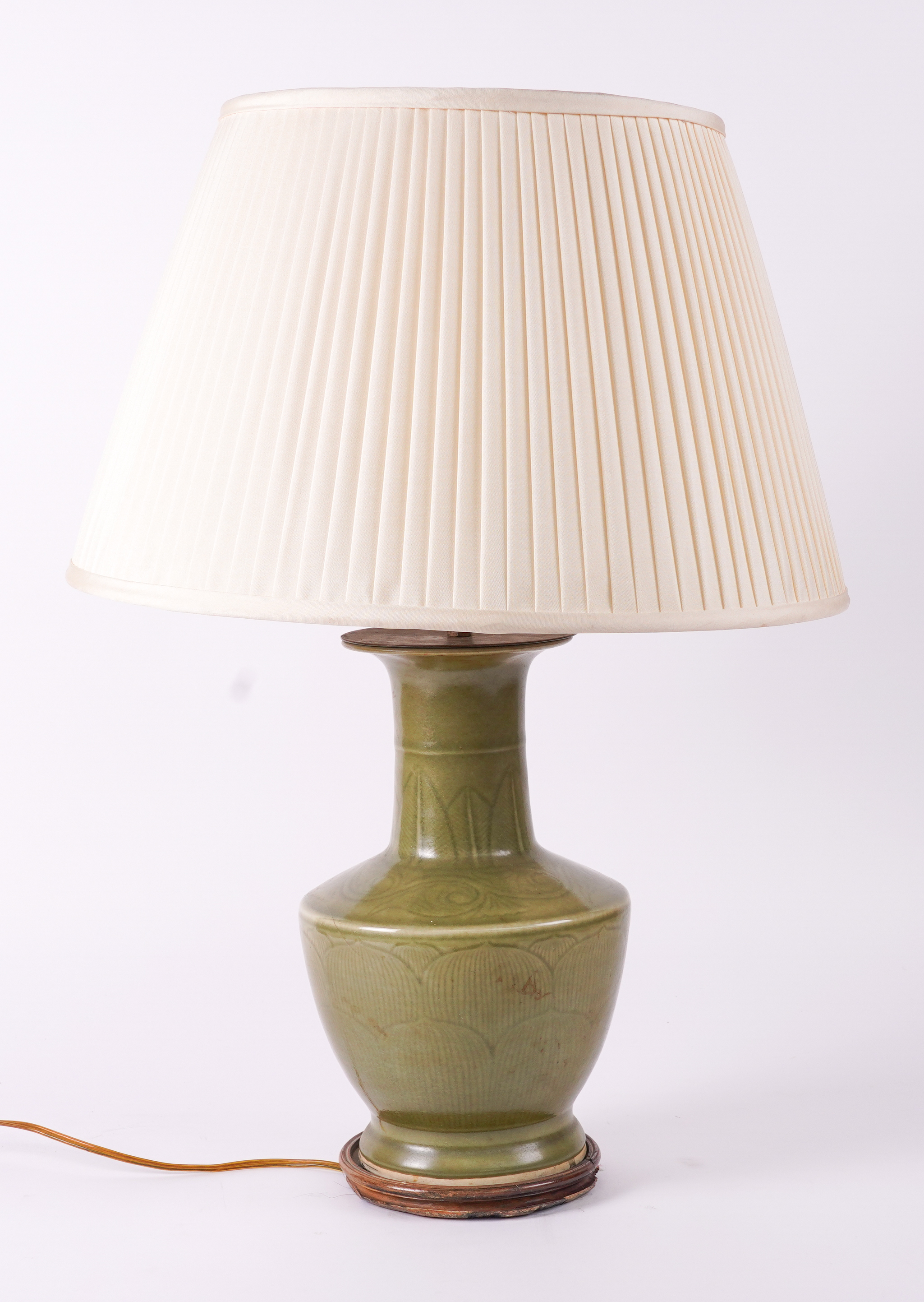 A CHINESE CELADON GLAZED CERAMIC
