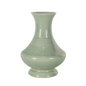 A CHINESE CELADON GLAZED VASE<