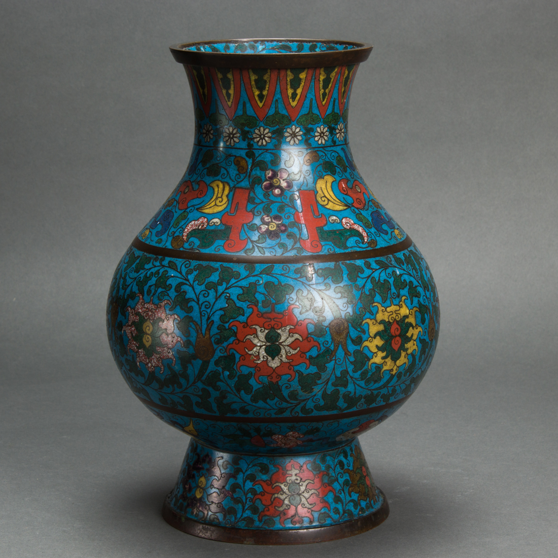 A CHINESE CLOISONNE ENAMEL VASE A