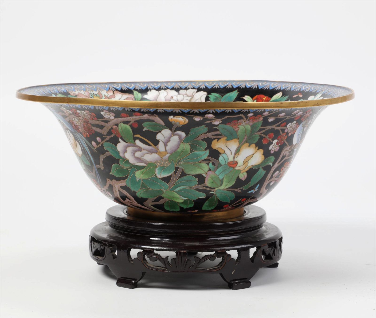 A CHINESE CLOISONNNE ENAMEL