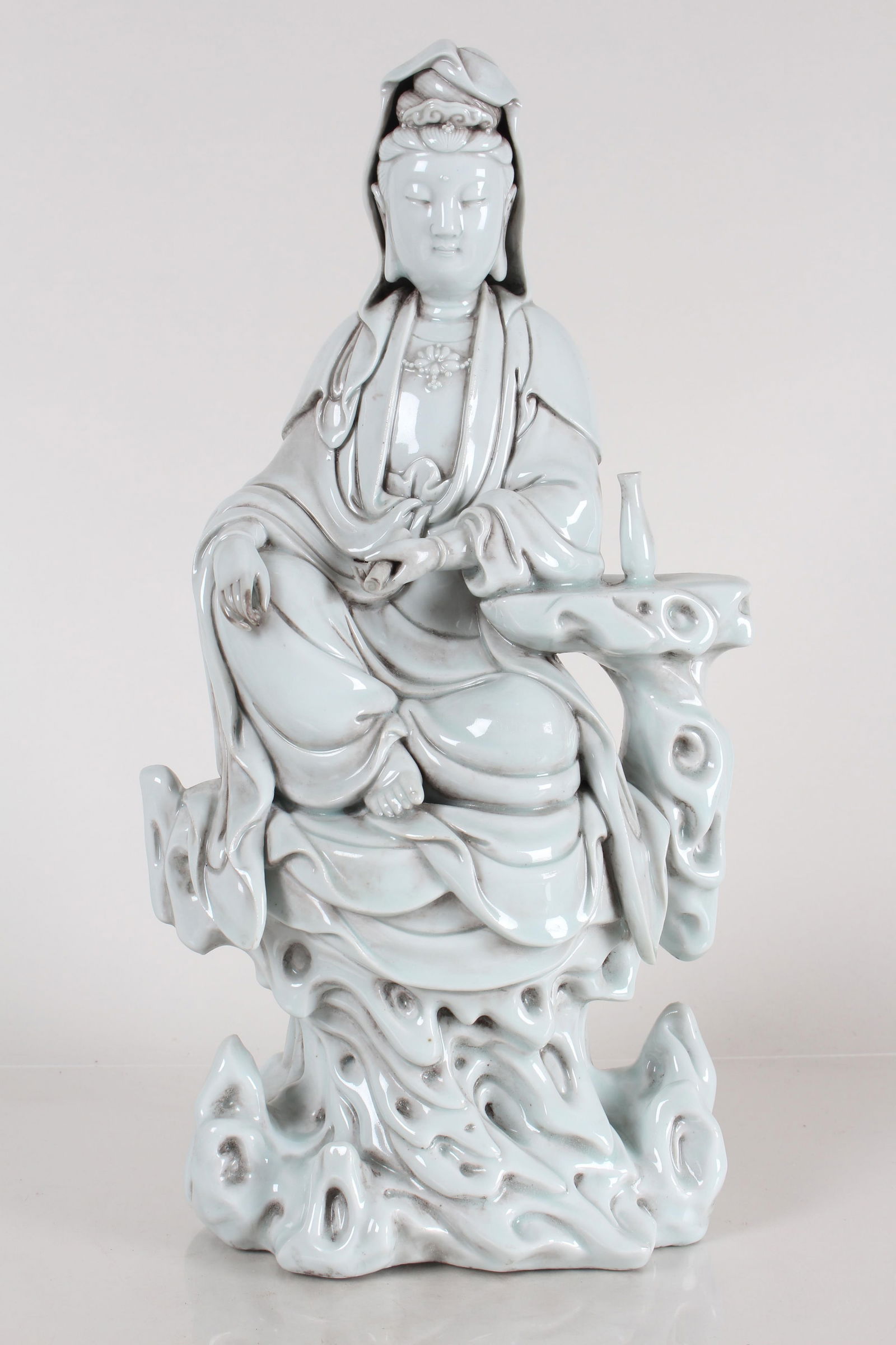 A CHINESE DE BLAC MASSIVE PORCELAIN