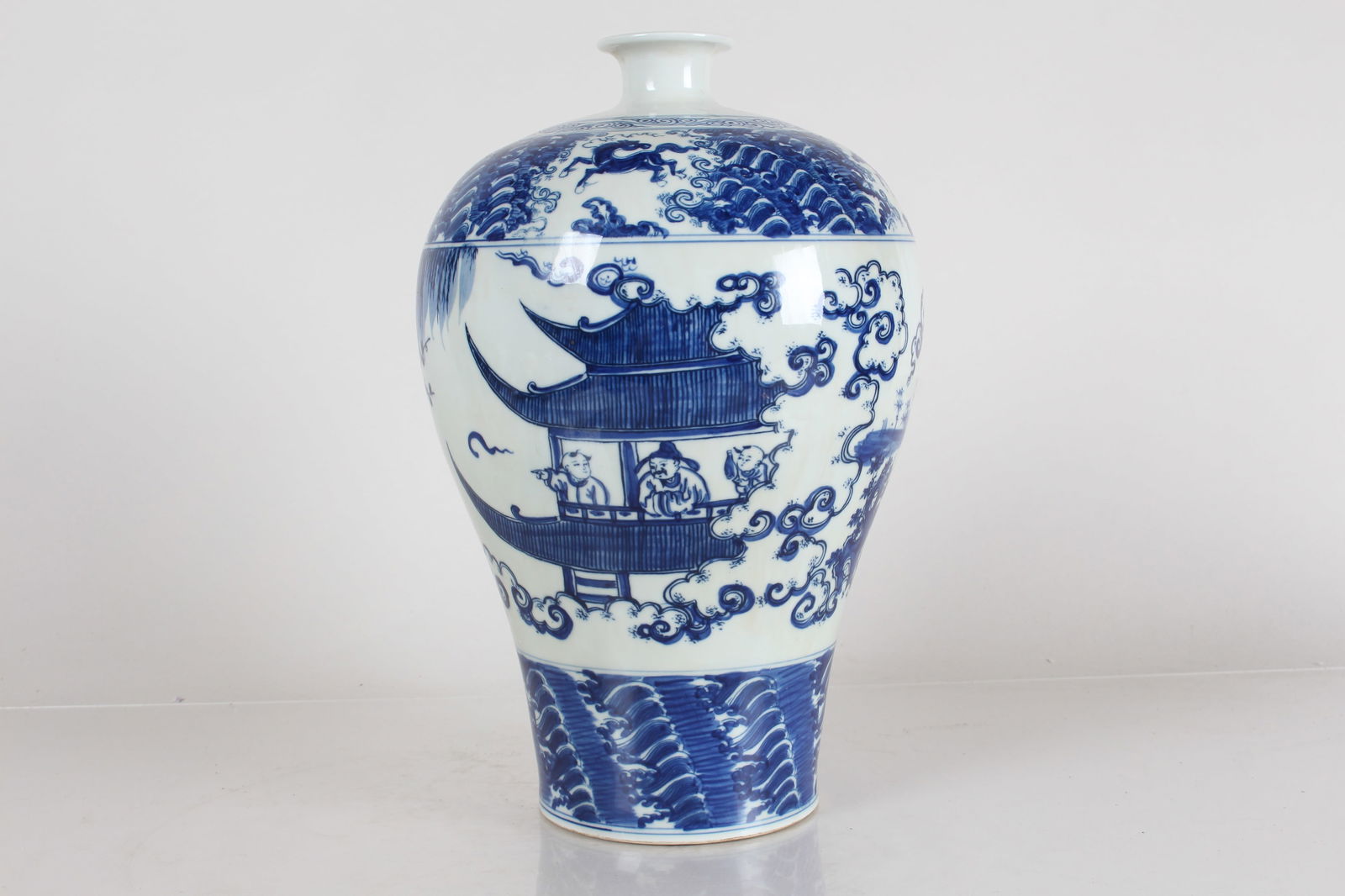 A CHINESE DETAILED BLUE AND WHITE