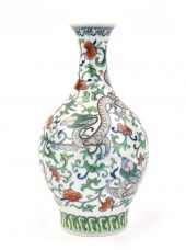 A CHINESE DOUCAI GLAZED VASE,