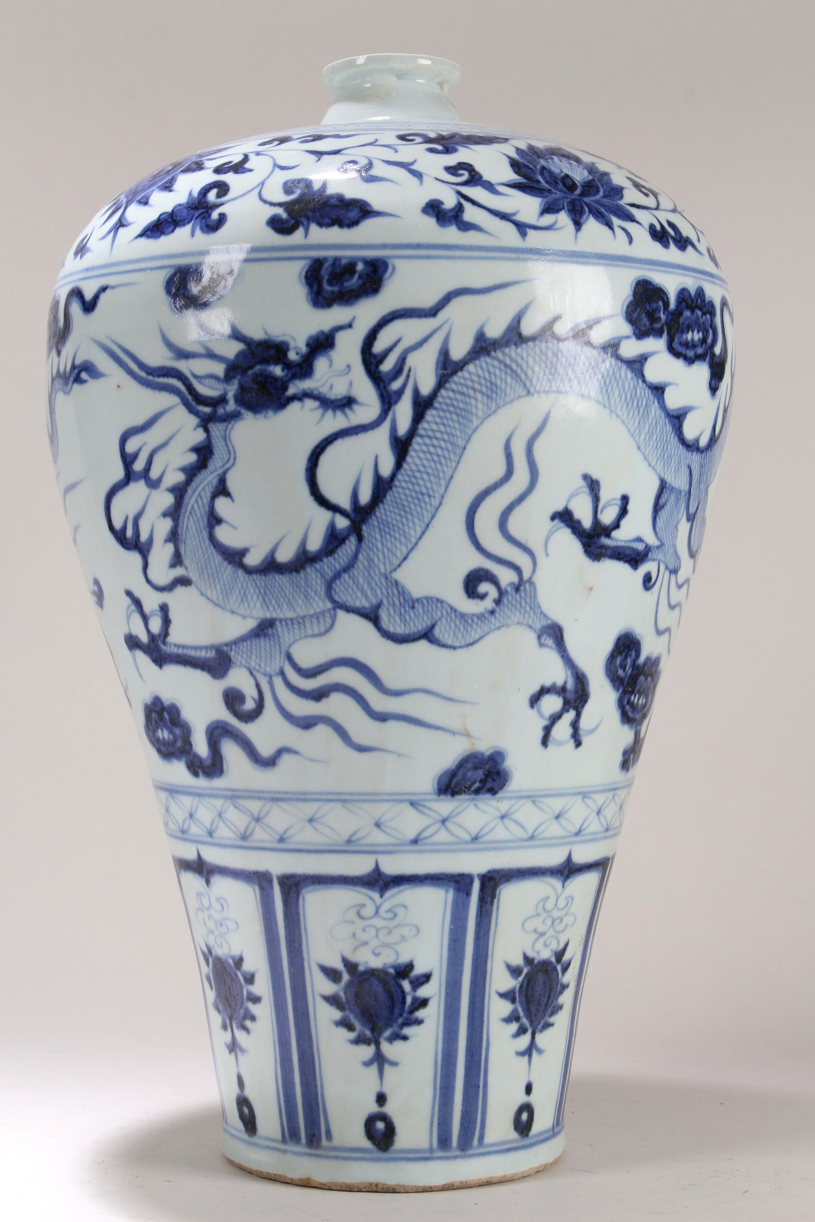 A CHINESE DRAGON-DECORATING BLUE