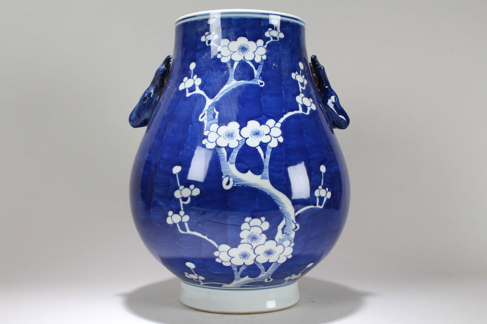 A CHINESE DUO-HANDLED BLUE-CODING