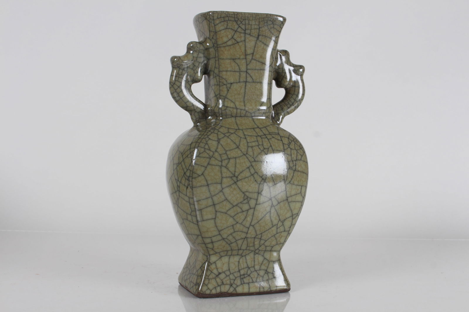 A CHINESE DUO-HANDLED CRACK-GLAZE