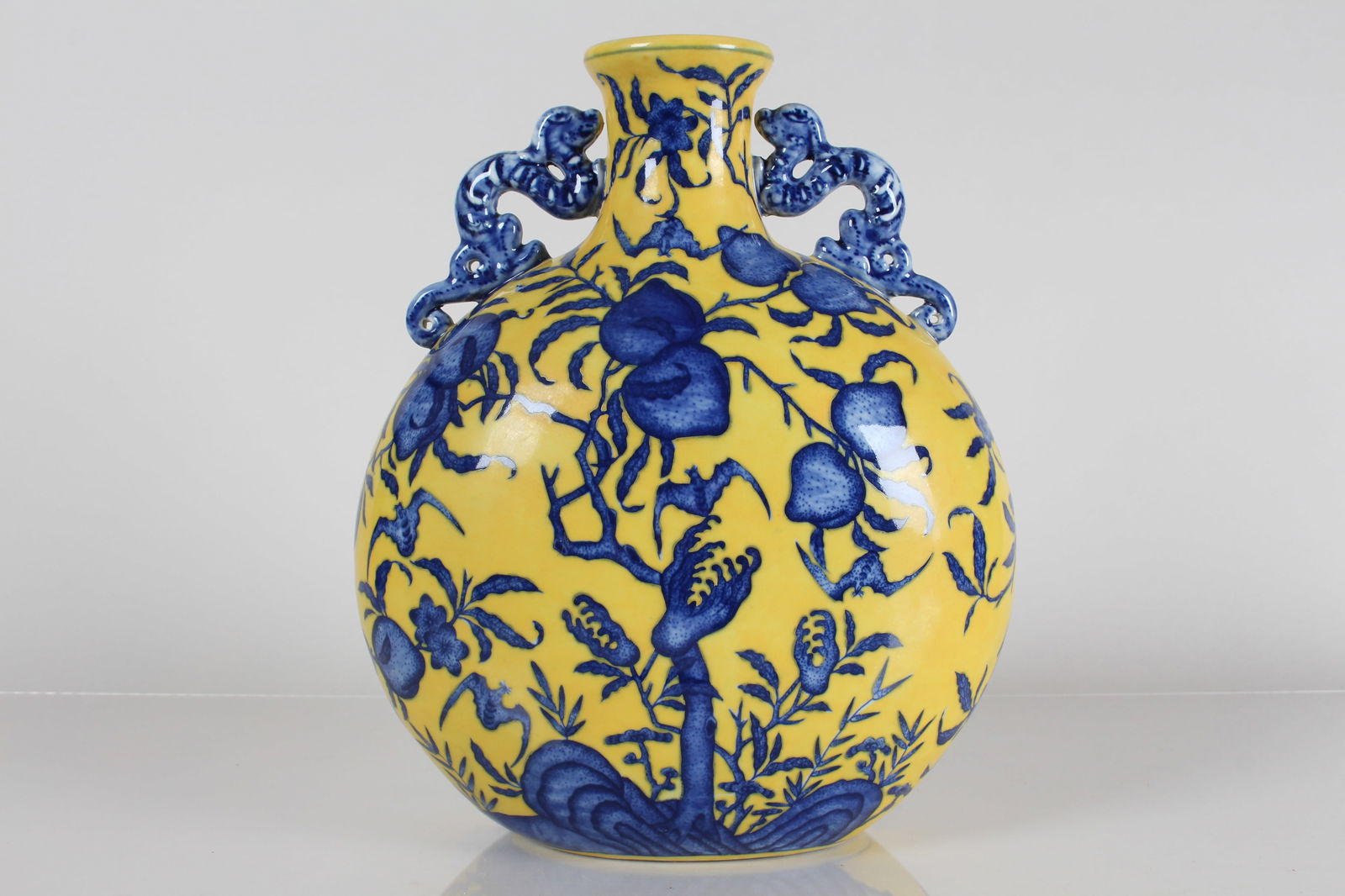 A CHINESE DUO-HANDLED DETAILED