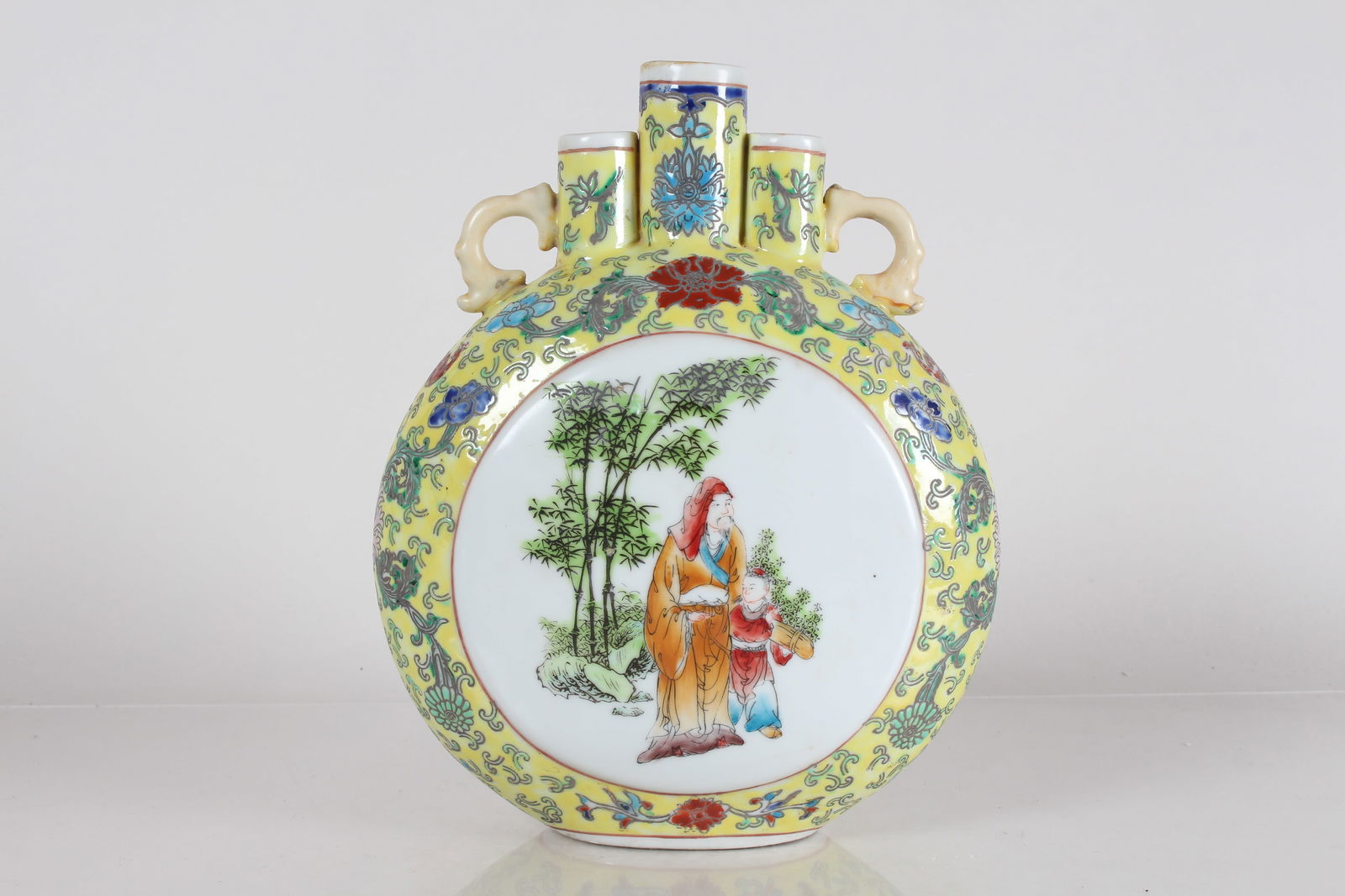 A CHINESE DUO-HANDLED