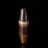 A CHINESE DZI BEAD<br>A CHINES