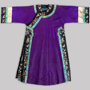 A Chinese Embroidered Silk Manchu