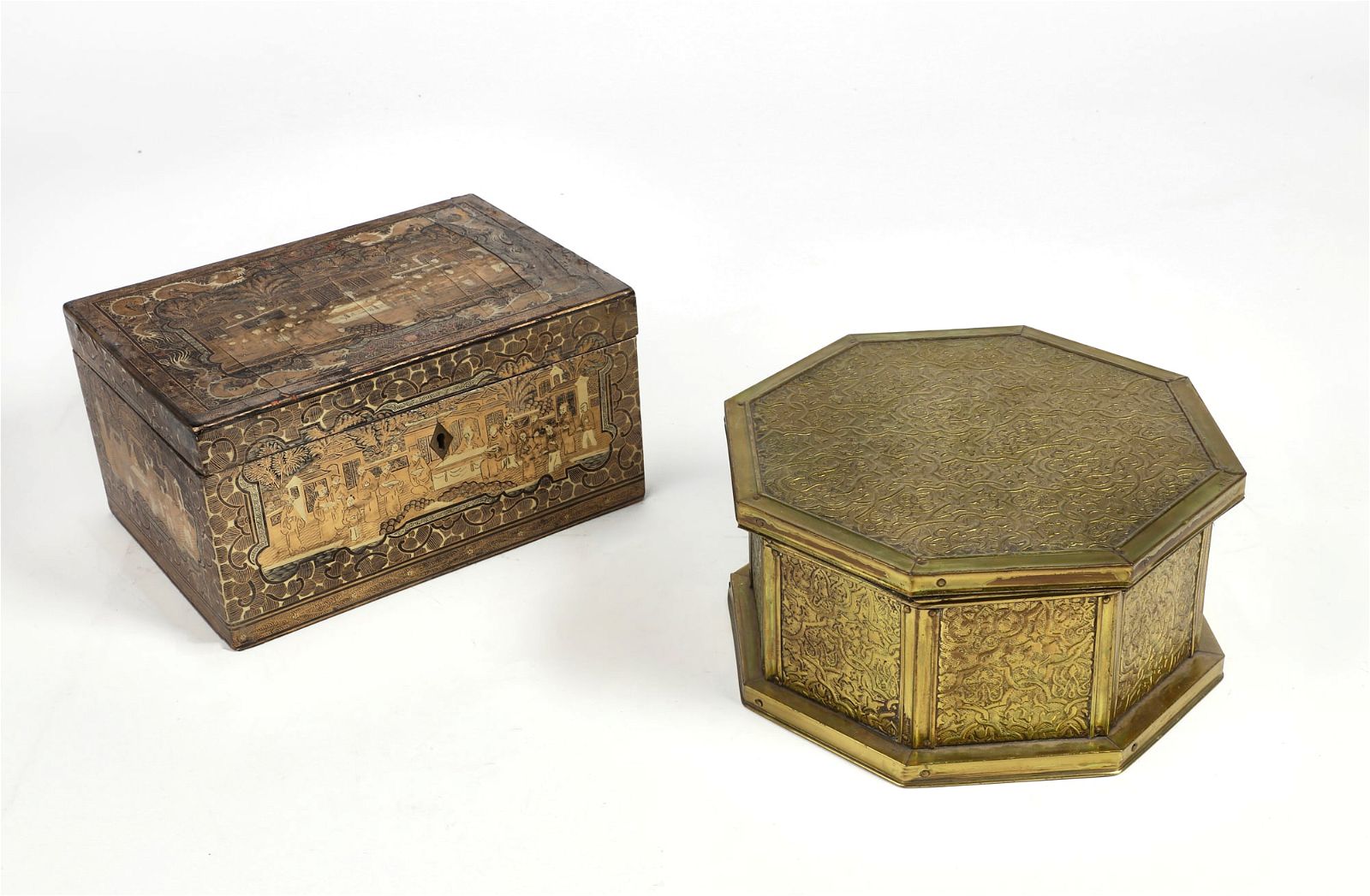 A CHINESE EXPORT BLACK AND GILT