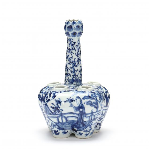 A CHINESE EXPORT BLUE AND WHITE