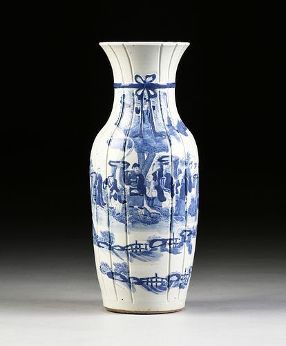 A CHINESE EXPORT BLUE AND WHITE
