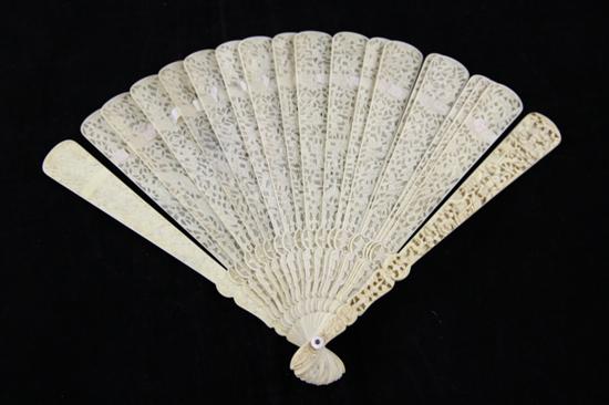 A Chinese export ivory brise fan