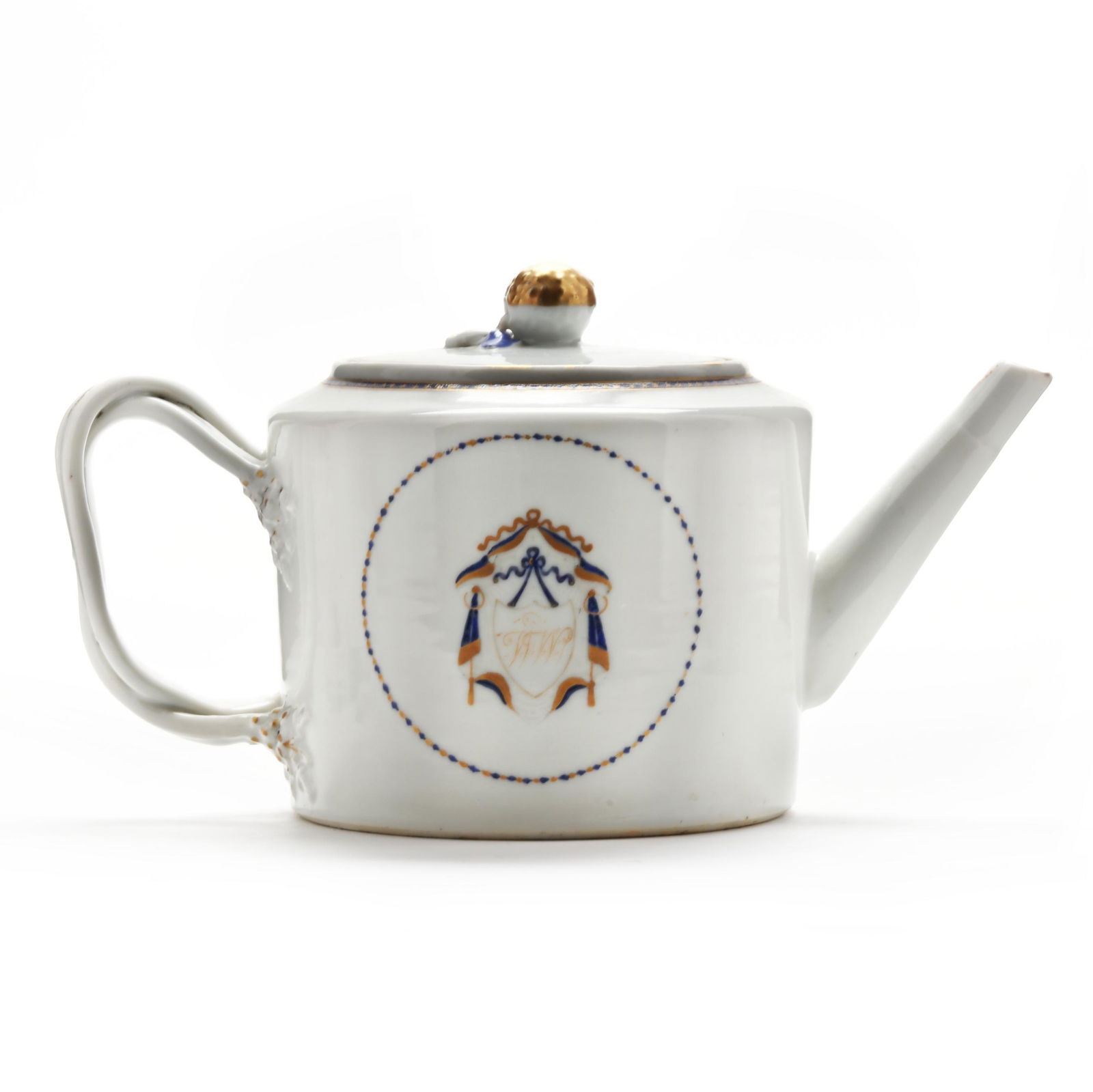 A CHINESE EXPORT PORCELAIN ARMORIAL