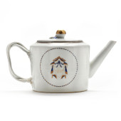 A CHINESE EXPORT PORCELAIN ARM