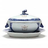 A CHINESE EXPORT PORCELAIN ARM