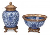 A CHINESE EXPORT PORCELAIN BOW