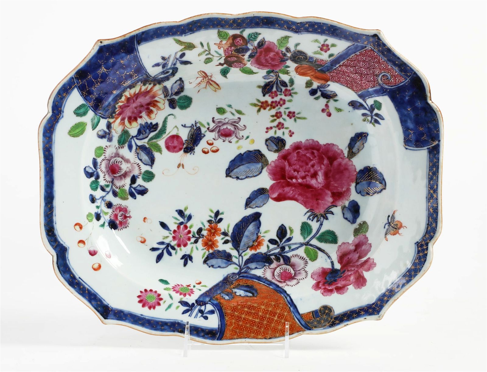 A CHINESE EXPORT PORCELAIN BOWLA
