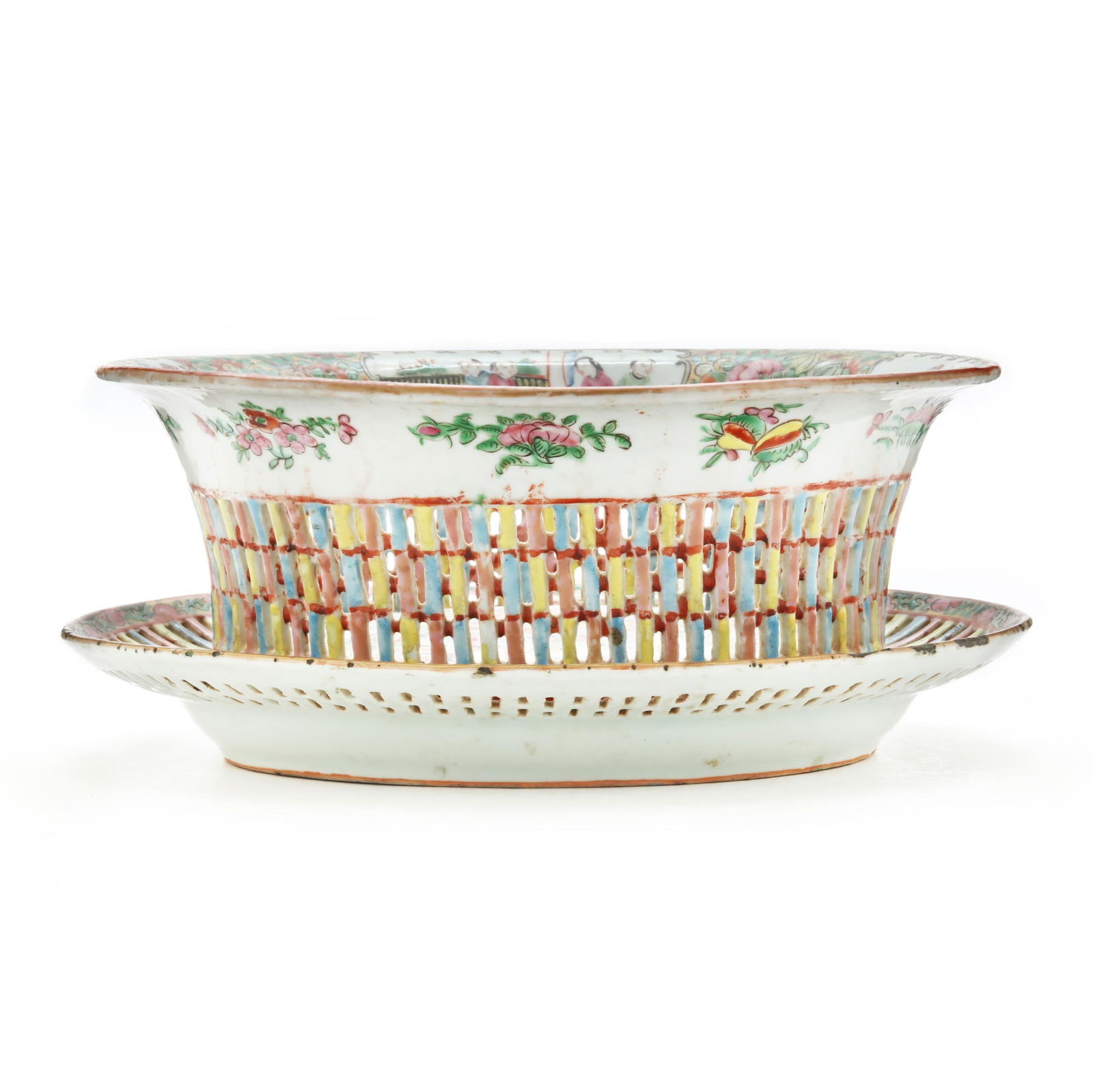 A CHINESE EXPORT PORCELAIN CHESTNUT