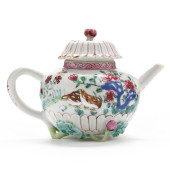 A CHINESE EXPORT PORCELAIN FAM