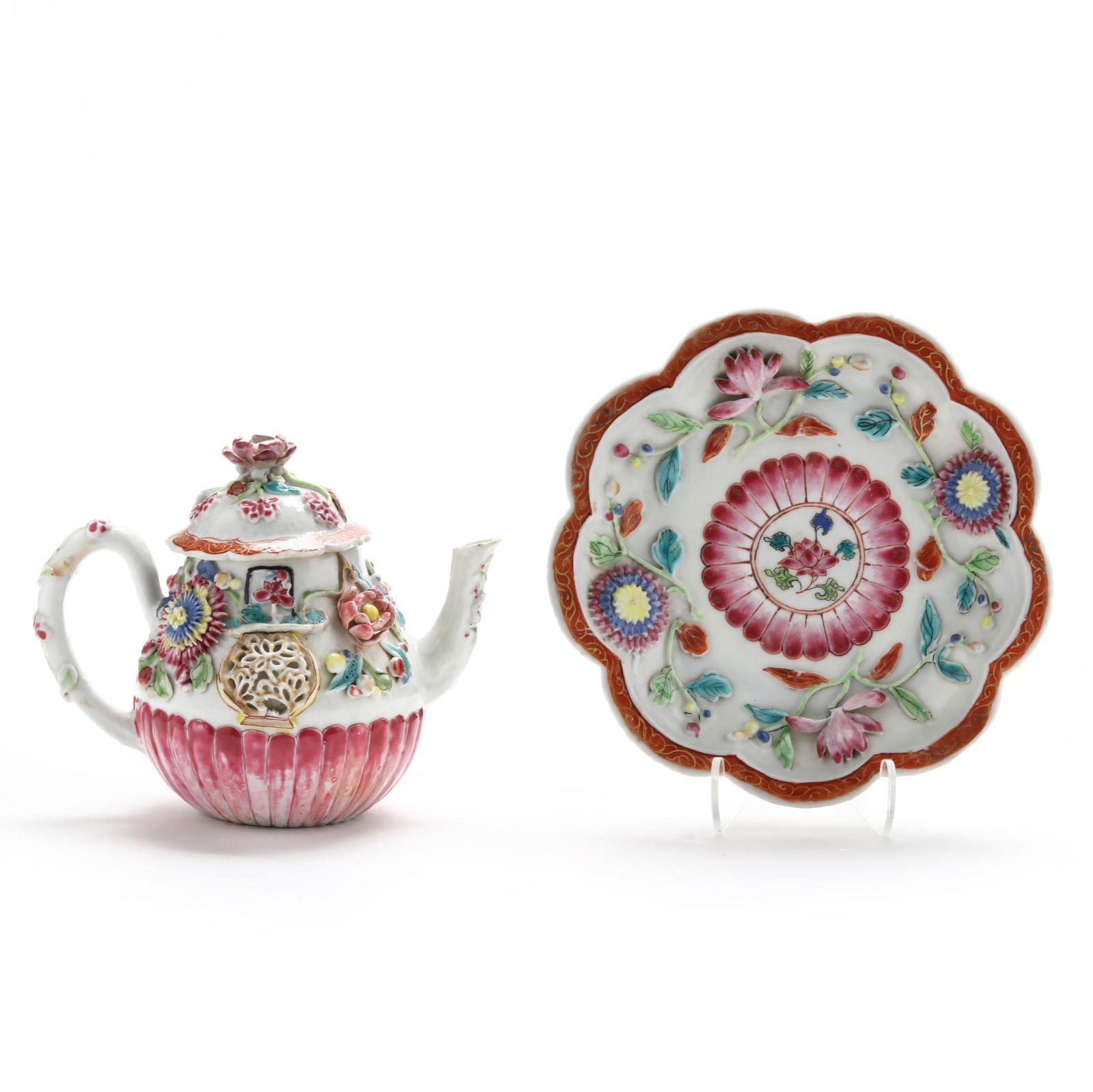 A CHINESE EXPORT PORCELAIN MOLDED