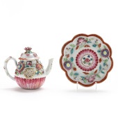 A CHINESE EXPORT PORCELAIN MOL