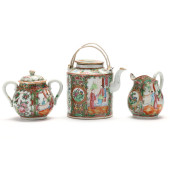 A CHINESE EXPORT PORCELAIN ROS