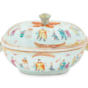 A Chinese Export Porcelain Tureen